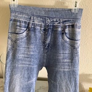 Wash blue distress jeggings